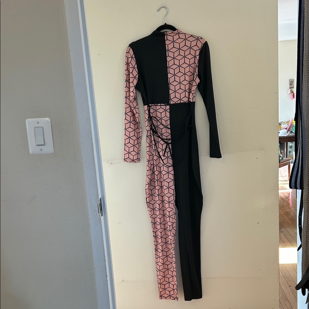 Geometric Pink and Black Jumpsuit 🌹 - Picture 4 of 11